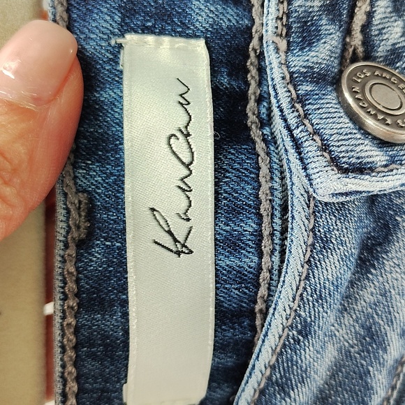 KanCan Jeans Size 31 Estilo Style Stretch Light Distressing Raw Hem Cuff - Picture 2 of 6